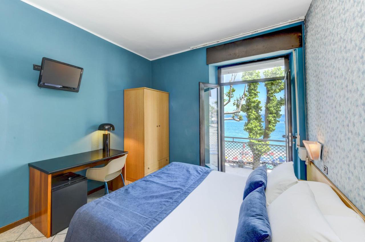 Hotel Aurora Десенцано дел Гарда Екстериор снимка